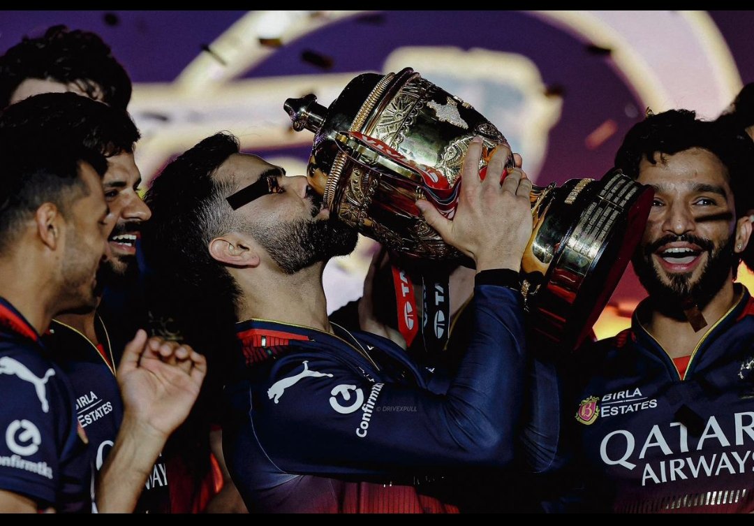 danus3072's tweet photo. Waited for this moment since childhood and today it happend, omg feels like a dream. 
🥹😮‍💨🖤❤
EE SALA CUP NAMDHU 👑🏆
#RCB #Champions #IPLFinal #WINNER  #ViratKohli𓃵 https://t.co/xDgbPetLmr