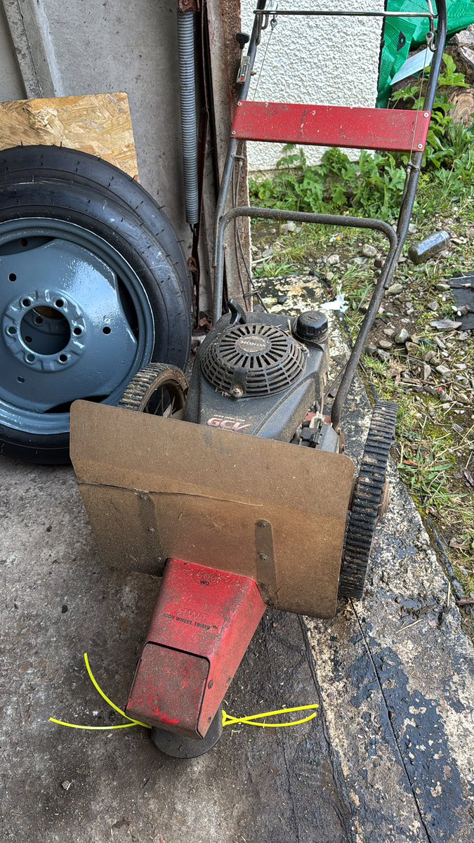 Bolt snapped on my strimming head, had to drill it out and remove what was left. #lucky ! New bolt installed and we’re back in business