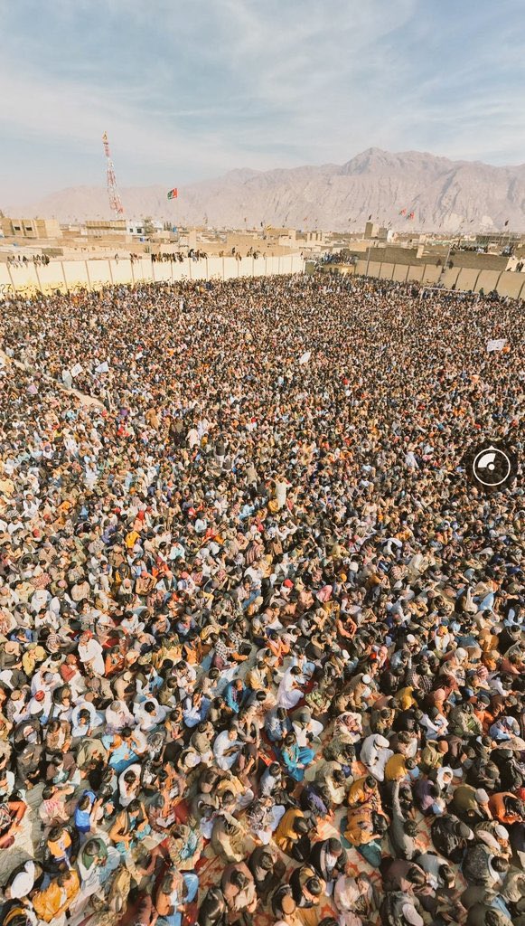 Mahno_Baloch's tweet photo. ماہ رنگ کوئی فرد نہیں ایک قومی لیڈر ہے۔بلوچستان کے ہر علاقے نے ثابت کیا ہے کہ وہ ماہ رنگ کے ساتھ ہے۔ پورا بلوچستان ماہ رنگ کی نظریہ کا پیروکار ہے ۔ فوج اور پنجاب کی ڈاکٹر ماہ رنگ کی توہیں و تزلیل ایک فرد کی نہیں بلکہ بلوچ و بلوچستان کی توہیں ہے۔یہ توہیں بلوچ قومی یادشت میں نقش ہے https://t.co/ZIJBjT3yzY