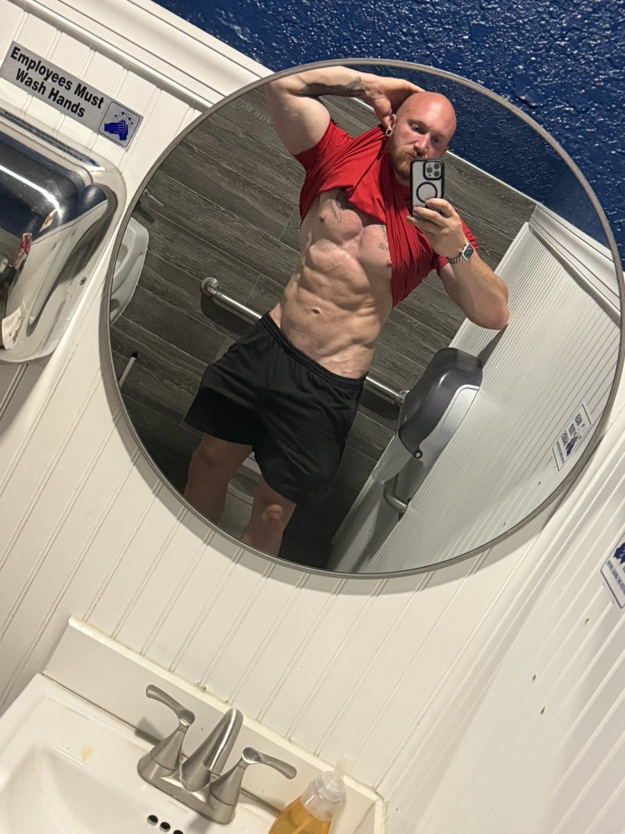theclarkklent's tweet photo. Comment Hi if u ant the full nudie pic in ur DM https://t.co/lB6b9HI3Mm