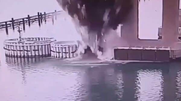 🔥A part of russian nuclear triad (two-ad now?) — the symbol of their might.

⚓️russian bridge — the symbol of their delusional cravings. 

Both offset by Ukrainian ingenuity in a couple of days.

Which one impressed you more?