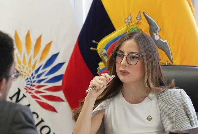#Ecuador | Lucía Jaramillo defiende sus 61 inasistencias a la Asamblea Nacional. ¿Qué dijo? 🤔

Entérate acá 👉🏼 ow.ly/qvo750W3CZu