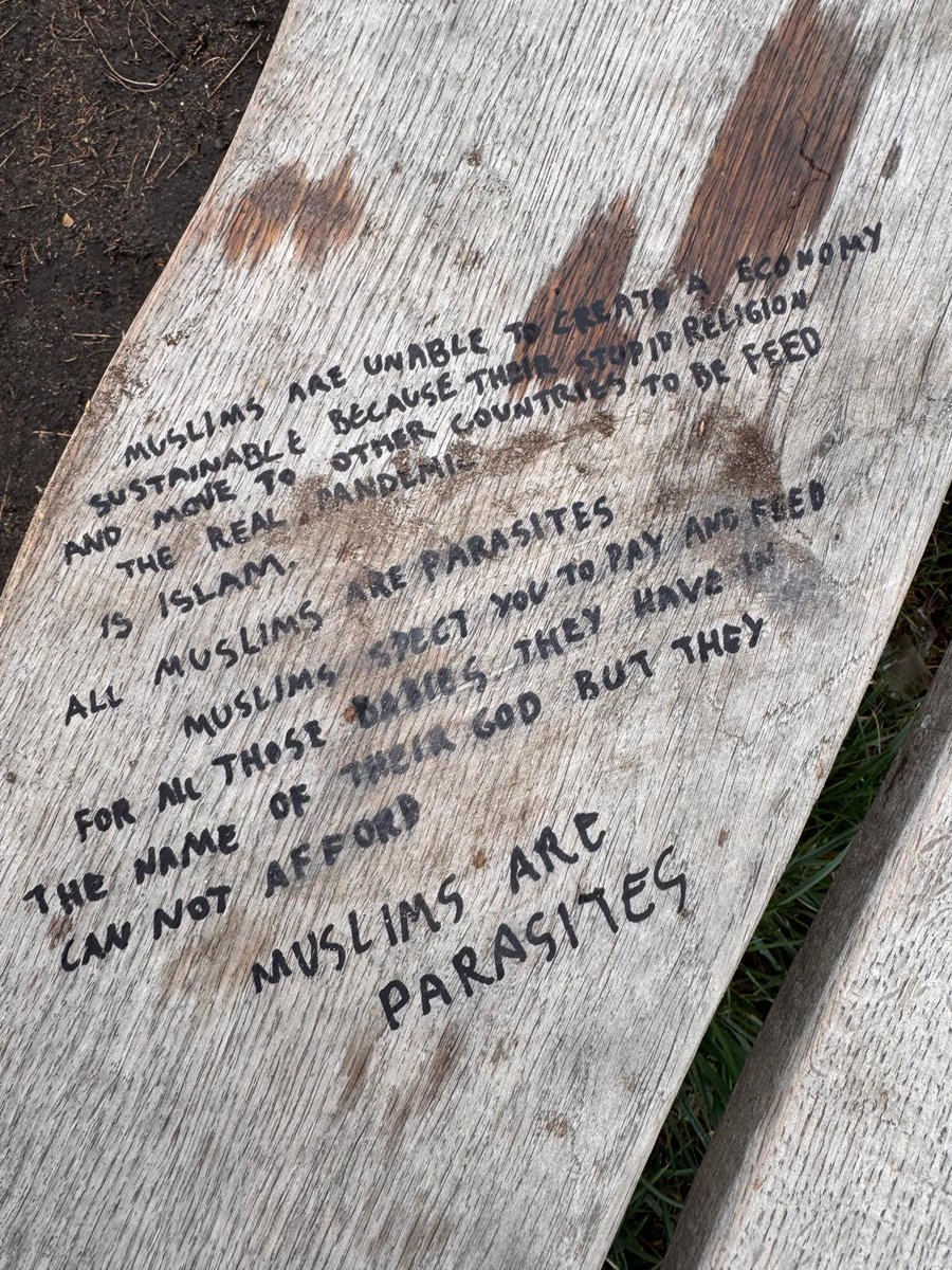 Mertonsutr (@mertonsutr) on Twitter photo Anti- Muslim hatred spread on Wimbledon common park bench.
<a href="/metpoliceuk/">Metropolitan Police</a> any updates on this investigation.
<a href="/ResistanceKitch/">ResistanceKitchen.uk</a>
<a href="/SLSUTR/">Stand Up to Racism - south London</a> <a href="/AntiRacismDay/">Stand Up To Racism</a> <a href="/sutrsutton/">Stand Up To Racism — Sutton</a> <a href="/mertonfop/">Merton Friends of Palestine</a>
<a href="/croydonsutr/">Croydon Stand Up to Racism</a>
Need answers.
#BlackLivesMatter
#Muslimswelcome Anti- Muslim hatred spread on Wimbledon common park bench.
<a href="/metpoliceuk/">Metropolitan Police</a> any updates on this investigation.
<a href="/ResistanceKitch/">ResistanceKitchen.uk</a>
<a href="/SLSUTR/">Stand Up to Racism - south London</a> <a href="/AntiRacismDay/">Stand Up To Racism</a> <a href="/sutrsutton/">Stand Up To Racism — Sutton</a> <a href="/mertonfop/">Merton Friends of Palestine</a>
<a href="/croydonsutr/">Croydon Stand Up to Racism</a>
Need answers.
#BlackLivesMatter
#Muslimswelcome