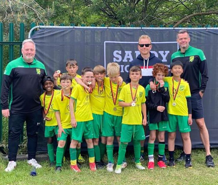 Our U10 Jaguars team would like to extend a big thank you to their sponsors, Chesfield Downs, as they come to the end of their first season together! 🙌

Support from the sponsors has been a vital part of the team’s journey, and we’re all looking forward to what’s to come! 💪