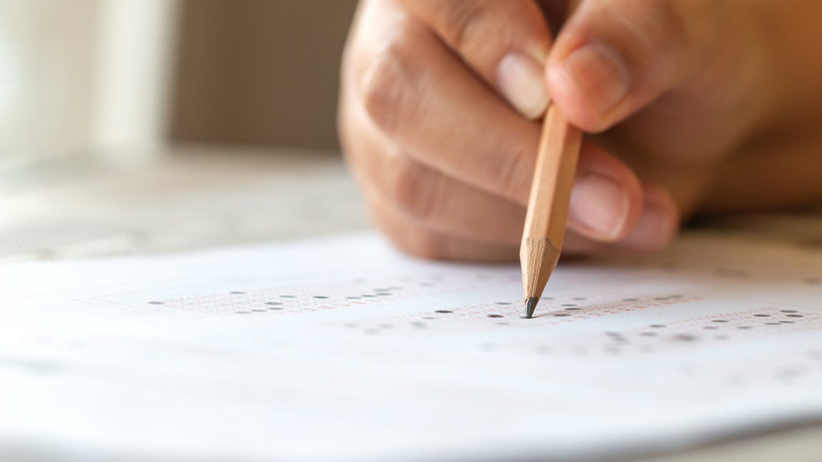 BucknellU's tweet image. What are Advanced Placement exams? 📝
How can AP courses help students get a head start on college? 🎓
This article explores everything you need to know about AP exams: bit.ly/4krt94b