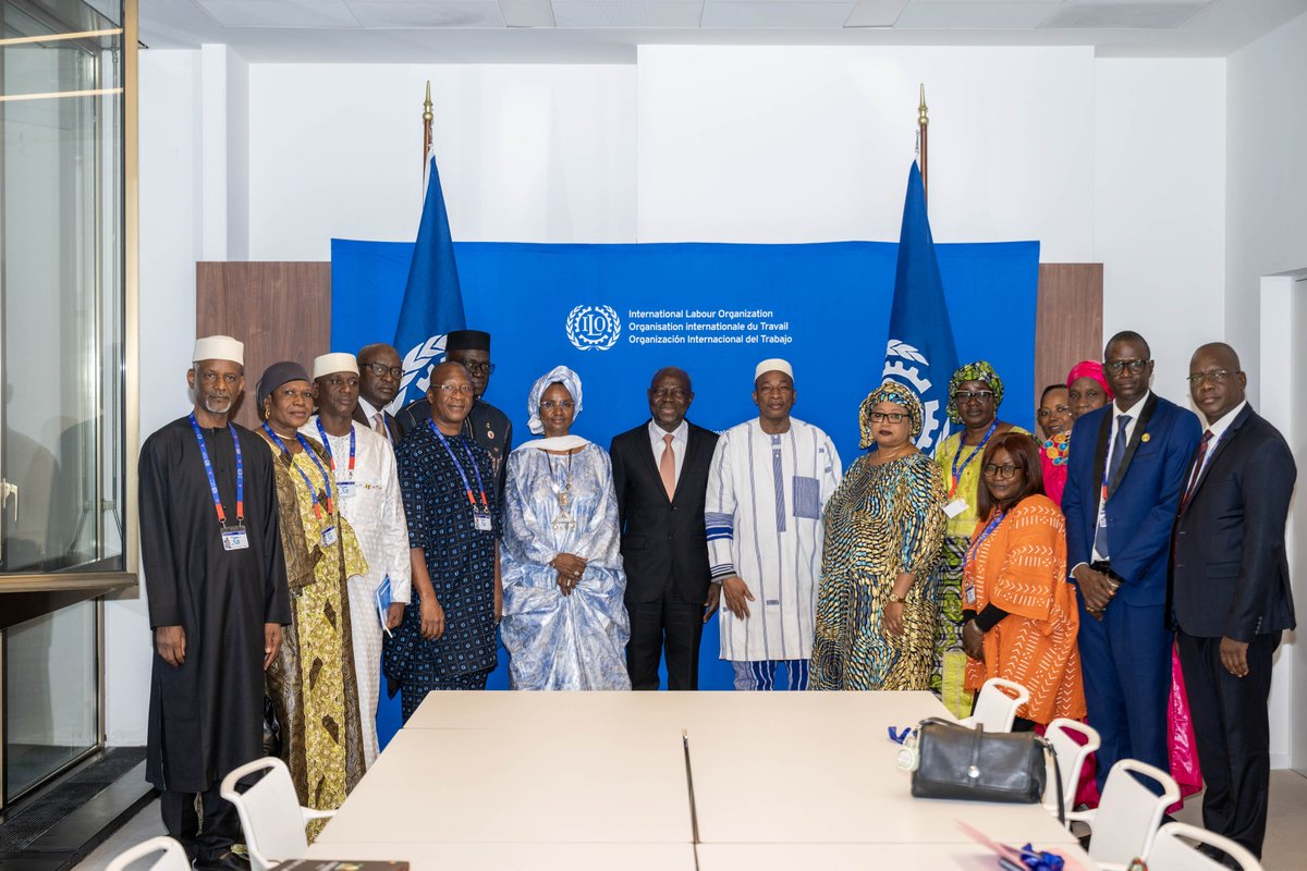 #CIT2025

En marge de la 113e session de #CIT2025, la délégation tripartite du 🇲🇱 a échangé avec <a href="/GilbertFHoungbo/">Gilbert F. Houngbo</a>, réaffirmant sa confiance en l'<a href="/OITinfo/">Organisation internationale du Travail</a> pour soutenir le #dialogueSocial, le #PPTD, l’#emploi via les approches #HIMO et l'entrepreneuriat des #jeunes et #femmes.