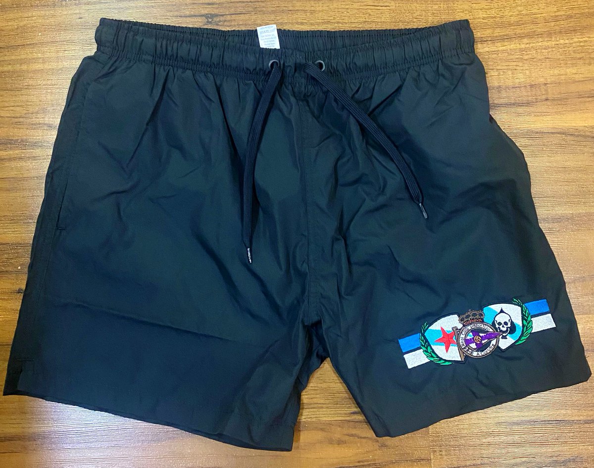 Xa podedes conseguir as bufandas conmemorativas e os bañadores na nosa web. 

Tamén temos rebaixas noutros produtos: suadoiros, camisolas e bandeiras con ofertas. Non os deixes escapar! 

riazorblues.com