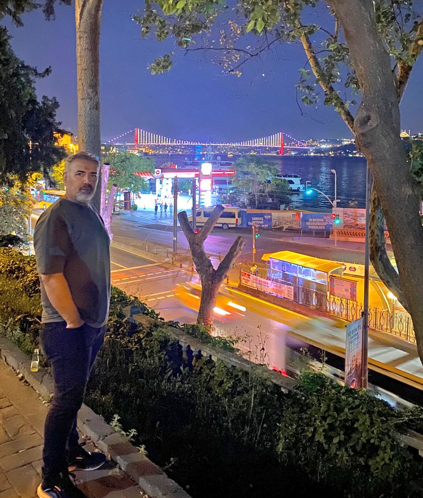 AVANASBilal's tweet image. Geceye
Gecenin en güzel haliydi 
Yoksa senmiydin geceyi güzel kılan 
İpek misali yumuşak sesinin tınısı ruhuma huzur verir yıldızların geceye verdiği  huzur gibi 
Ay yüzlüm Güzel gözlerine hasret gözlerim 
Gecenin huzurunda kal
🦋🧚‍♂️🐞
#Geceye
#KralKaybederse