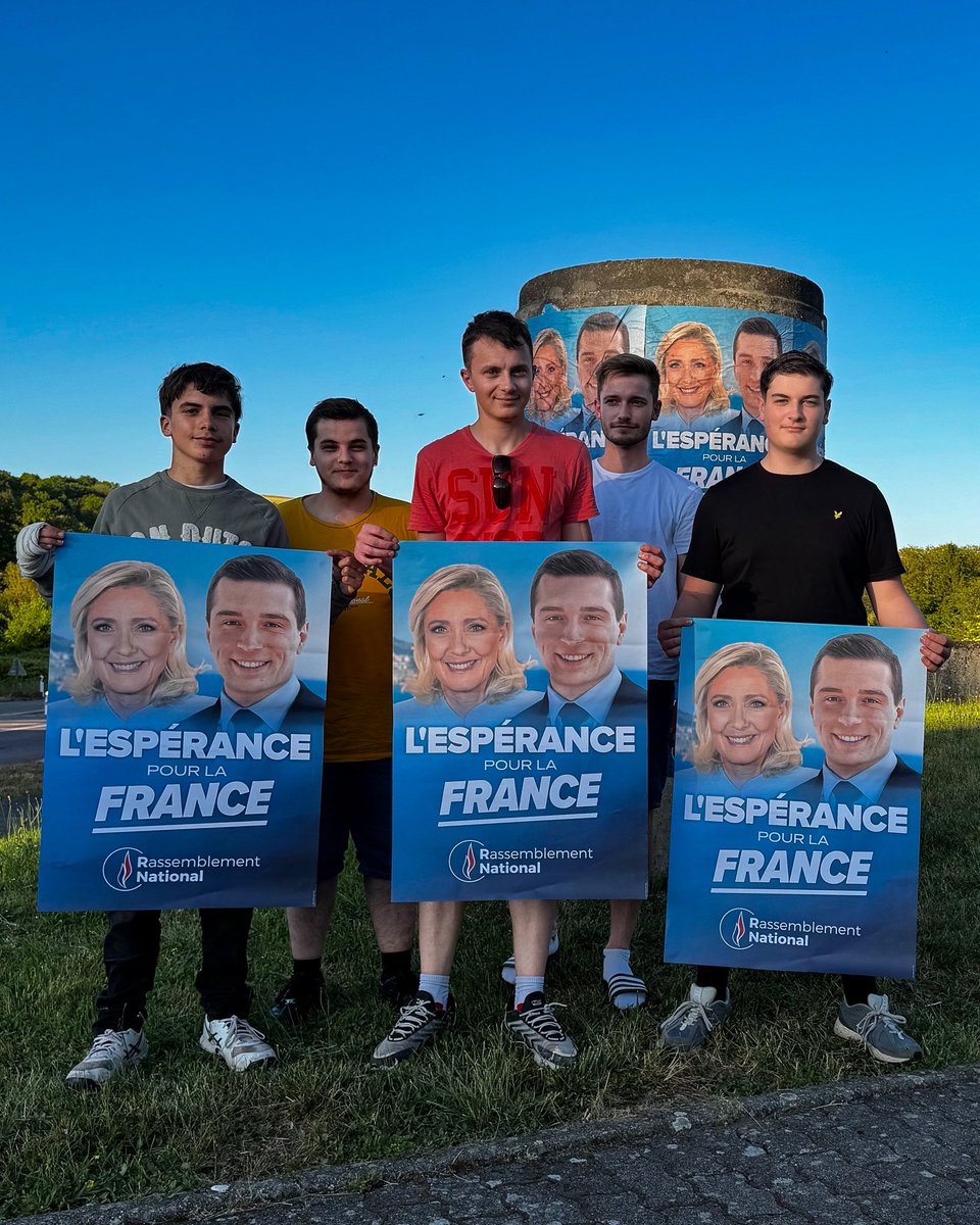 RnjMoselle's tweet image. Ce week-end, les militants du @RnjMoselle de la 5ème circonscription étaient sur le terrain pour rafraîchir les panneaux d’affichage !
Jusqu’à la victoire ! 💪🇫🇷
#moselle #rnj #rn