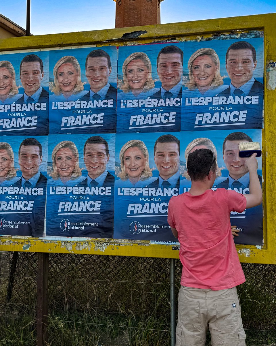 RnjMoselle's tweet image. Ce week-end, les militants du @RnjMoselle de la 5ème circonscription étaient sur le terrain pour rafraîchir les panneaux d’affichage !
Jusqu’à la victoire ! 💪🇫🇷
#moselle #rnj #rn