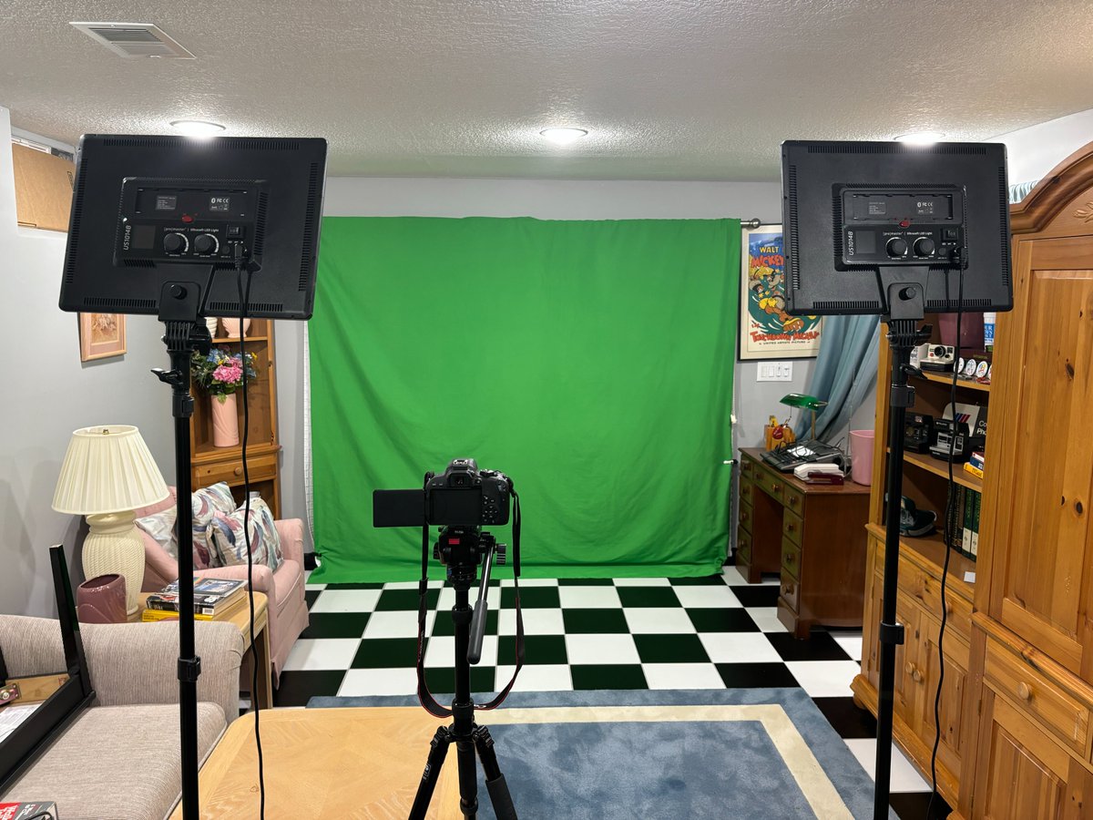 AndrewBallNews's tweet photo. SURPRISE: A brand-new video will be released THIS Sunday (June 8)! Any guesses what brand/company/store this summer-themed Retro Remake will feature? Hint: It no longer exists.  

Be sure to subscribe and turn on video notifications so you don't miss it! https://t.co/jVNKpXevOp https://t.co/Vh9fdbd4QG