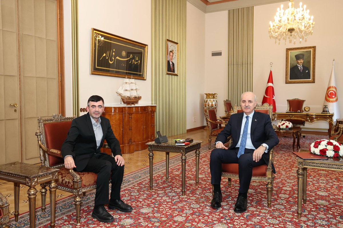 Türkiye Büyük Millet Meclisi Başkanlığına yeniden seçilen kıymetli büyüğüm Prof. Dr. Numan Kurtulmuş Hocamızı tebrik ederim. Yapıcı siyaseti, tecrübesi ve vakar duruşuyla ülkemiz ve milletimiz adına güzel hizmetlerinin devamında muvaffakiyetler dilerim.
<a href="/NumanKurtulmus/">Numan Kurtulmuş</a>