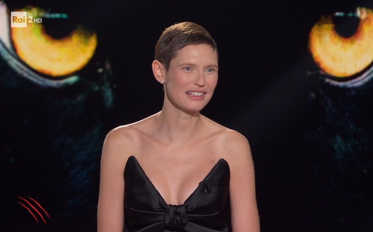 isainsolia's tweet image. L’arte della leggerezza e della sincerità. Bianca Balti è trasparente, totalmente priva di filtri, generosa come pochi. È in pace con la vita, nonostante tutto. Bella e luminosa. Le auguro le cose migliori.
#belve
