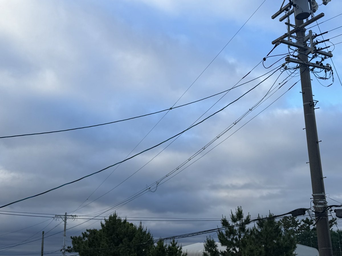 おはグラシア〜す☀️👋🐷

6月4日(水)晴れ☀️時々曇り☁️
最高気温30℃降水確率0%
5時16分の #朝空 です☝️

雨が上がり空がだいぶ見えてきました☀️
暖かい一日になりそうです✨
#富士山🗻はまだ見えませんが、少しずつ晴れて来ているのでそのうち顔を見せてくれそうです🗻

さて今日6月4日は何の日？😳