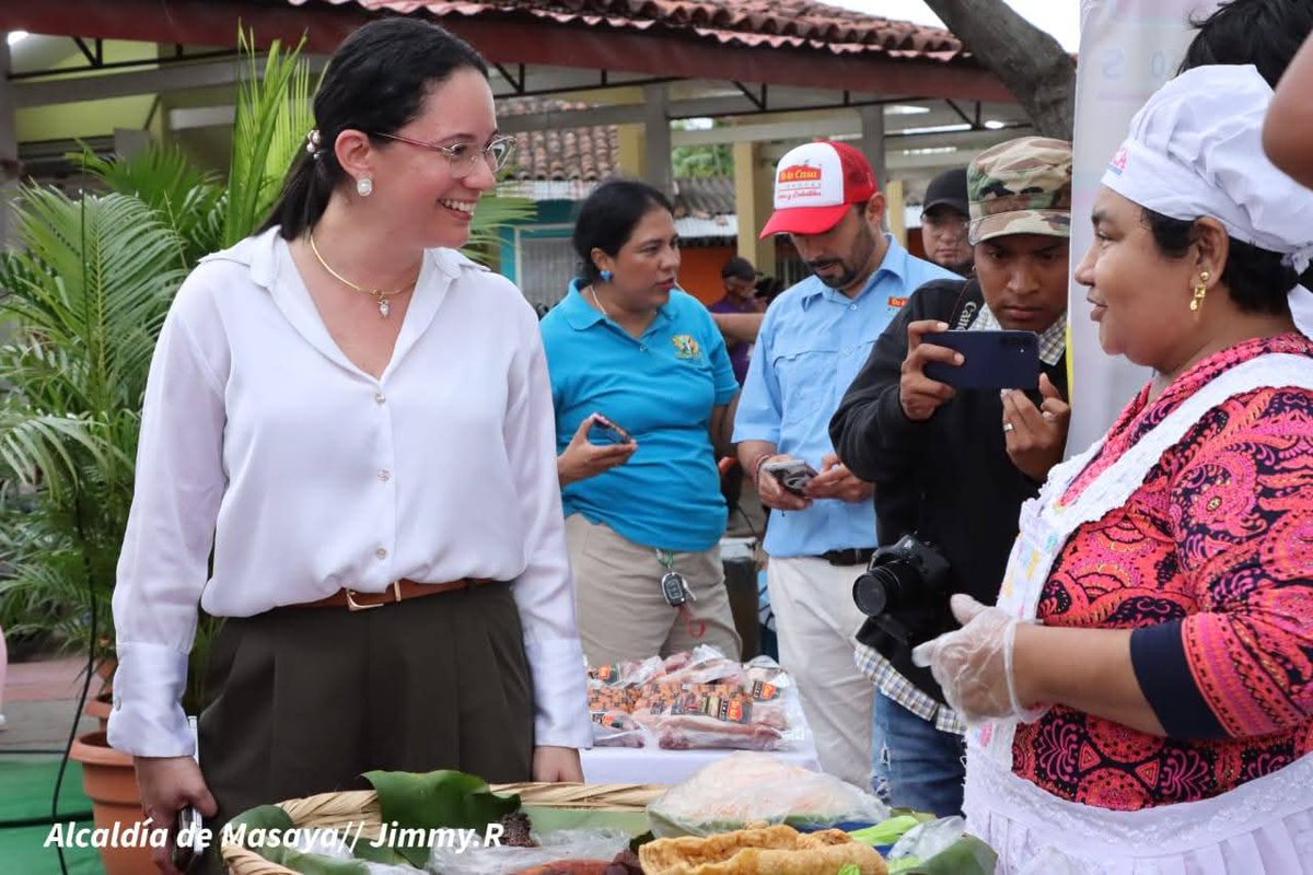 Este lunes 2 de junio, se realizó el lanzamiento nacional del 𝗙𝗲𝘀𝘁𝗶𝘃𝗮𝗹 𝗱𝗲 𝗖𝗼𝗺𝗶𝗱𝗮𝘀 𝗧í𝗽𝗶𝗰𝗮𝘀 𝗰𝗼𝗻 𝗖𝗲𝗿𝗱𝗼, una iniciativa para dinamizar la economía local y destacar a los emprendimientos que elaboran productos y platillos tradicionales con cerdo.
