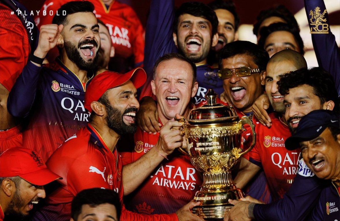 rfyl_12's tweet photo. without Andy Flower, Mo Bobat, and Dinesh Karthik, none of this would have been possible. Andy Flower is one of the greatest coaches of all time just look at his record. And both Mo and DK have assembled an extraordinary team and prepared them exceptionally well ! https://t.co/8P73QH8voa
