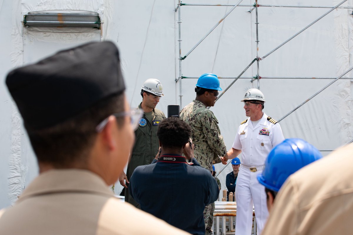 TheCVN69's tweet image. Attention to frocking! 🫡🎊 

BZ to our Warrior Sailors that were advanced to the next paygrade! Thanks to their hard work and determination, these Sailors have earned the increased responsibility of leadership. Time to work!

#IKECarrierStrikeGroup
#MightyIKE
#AmericasNavy250