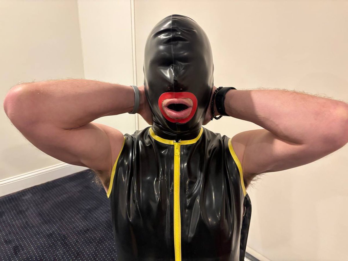 sub_in_Texas's tweet photo. I enjoy spending time as a rubber drone. Had fun at IML as a basic rubber drone for a while being led around. Hoping to get much more drone experience in the future 😁
#Rubber #Drone #IML2025 https://t.co/N9vKRLVrwR