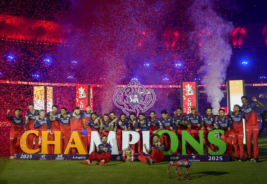 imranjeetksh17's tweet photo. 🏆"E SALA CUP NAMDU"✅🏆
Very very happy for specially virat kohli, RCB fans and all supporting staff of RCB franchise......Also appreciation for Dinesh kartik who made this franchise fully balanced in this year 
#viratkohli #abdevilliers17 #ChrisGayle #dineshkarthik #rcb https://t.co/KLKR48fzwK