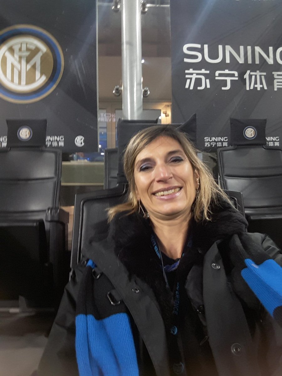 Ragazzi!! COLPO DI SCENA!! Per la panchina dell'Inter si sta pensando a un volto nuovo!!
😂😂🖤💙🖤💙
Mi raccomando <a href="/Inter/">Inter ⭐⭐</a> non facciamo scherzi  eh!