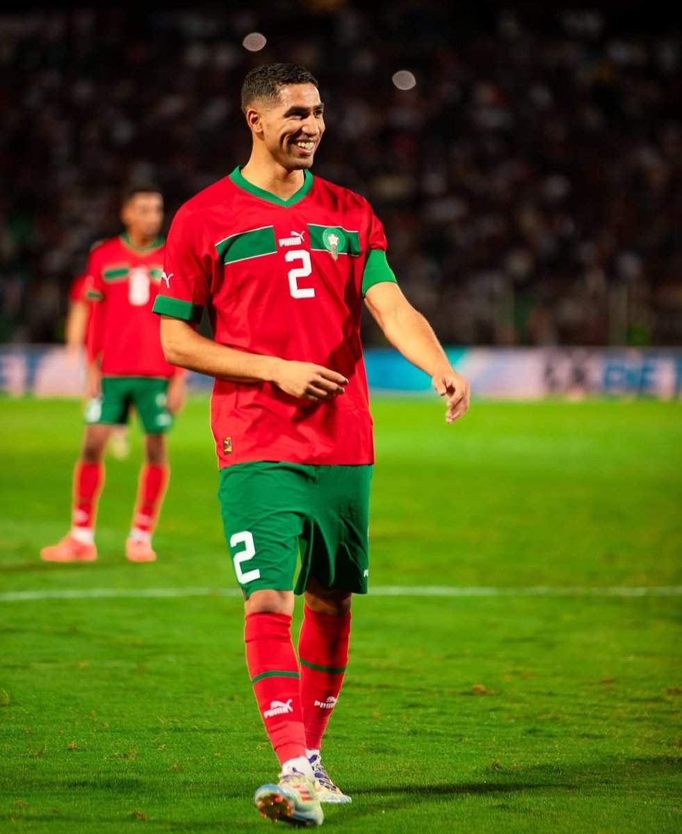 AAbdelwarit's tweet photo. @AchrafHakimi Ballon d’or!

L’an dernier, on a honoré un milieu de terrain alors qu’un attaquant avait réalisé une saison exceptionnelle. Alors pourquoi ne pas récompenser un défenseur cette année ?

@AchrafHakimi a métamorphosé le poste de latéral avec son placement, son sens du but, et son impact décisif dans les moments clés. Il a été un véritable KEY PLAYER pour le PSG cette saison.

Sa saison a commencé dès les JO, où il a joué un rôle majeur dans la médaille de bronze du Maroc. Il a ensuite tout gagné avec le PSG, le vice-capitaine du club et capitaine exemplaire de sa sélection.

Au-delà du terrain, Hakimi est une figure mondiale, un ambassadeur de son pays, engagé dans des actions sociales et associatives. Un joueur exemplaire, sur et en dehors du terrain.

Il coche toutes les cases du Ballon d’Or.

Alors… pourquoi pas un latéral cette année ?
#HakimiBallondOr #Maroc