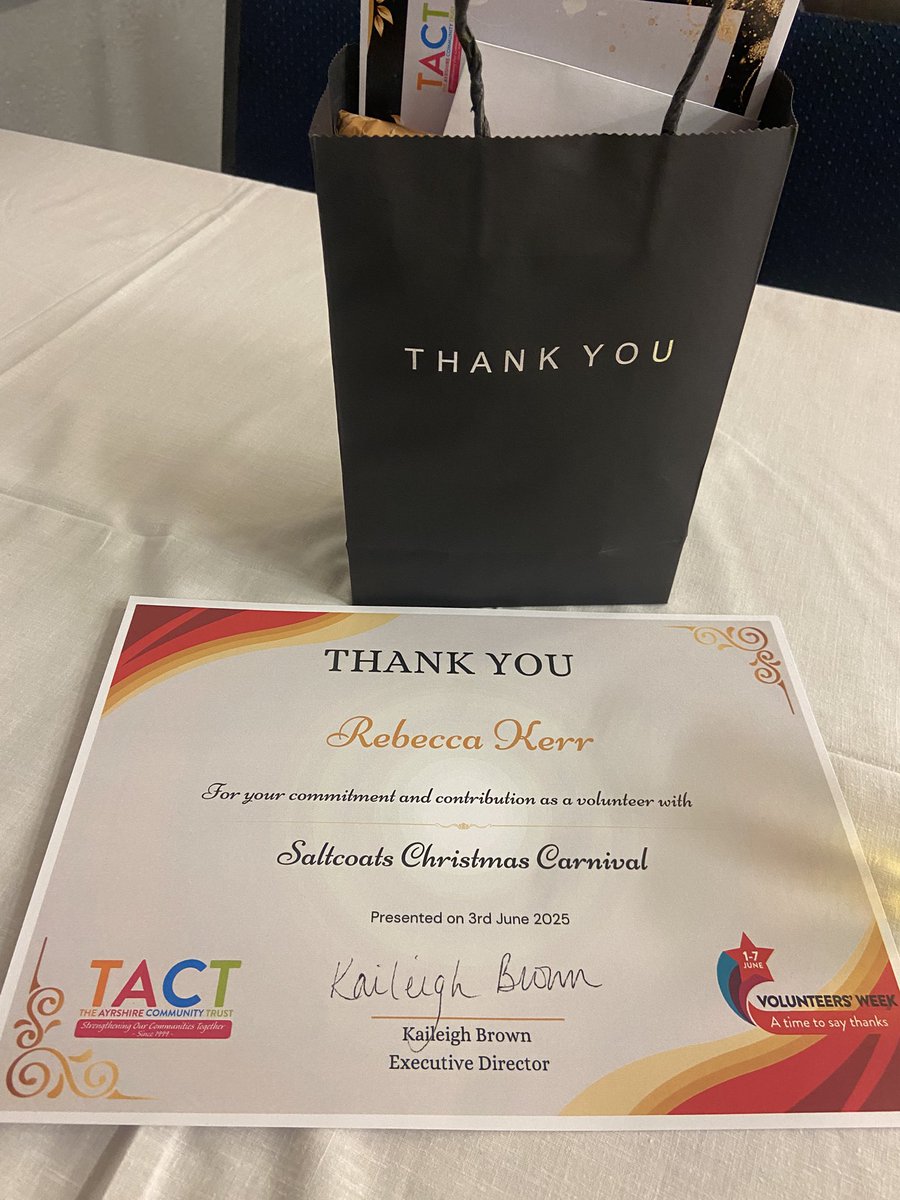 LornaKerr396267's tweet photo. Fantastic night and well deserved nomination for my favourite person.  What a true inspiration she is.  Congratulations 🍾🎉🎊🎈 #VolunteersWeek #volunteering #northayrshire #saltcoatschristmascarnival https://t.co/pm7sganVNj