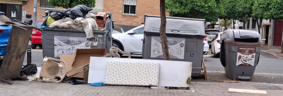 NervionSanPablo's tweet photo. 📢 Hola @jlsanzalcalde le recordamos, porque se ve que no se ha enterado, que #Sevilla son también sus barrios.

Mugre y más mugre. Vaya asco‼️

#SevillaSinRumbo
#BarriosMásSucios

@elcorreoweb
@diariosevilla
@EspacioAndaluz
@abcdesevilla https://t.co/sAGvmXvMhL
