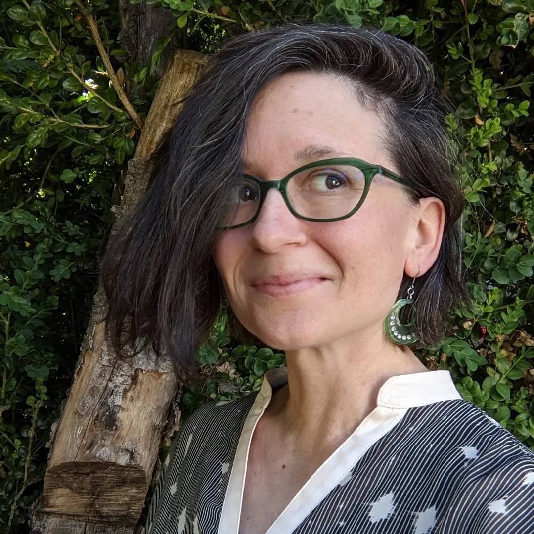 New essay! "Fantasy Musical Theatre: Sensawunda, Activate!" by Tina Connolly! uncannymagazine.com/article/fantas…