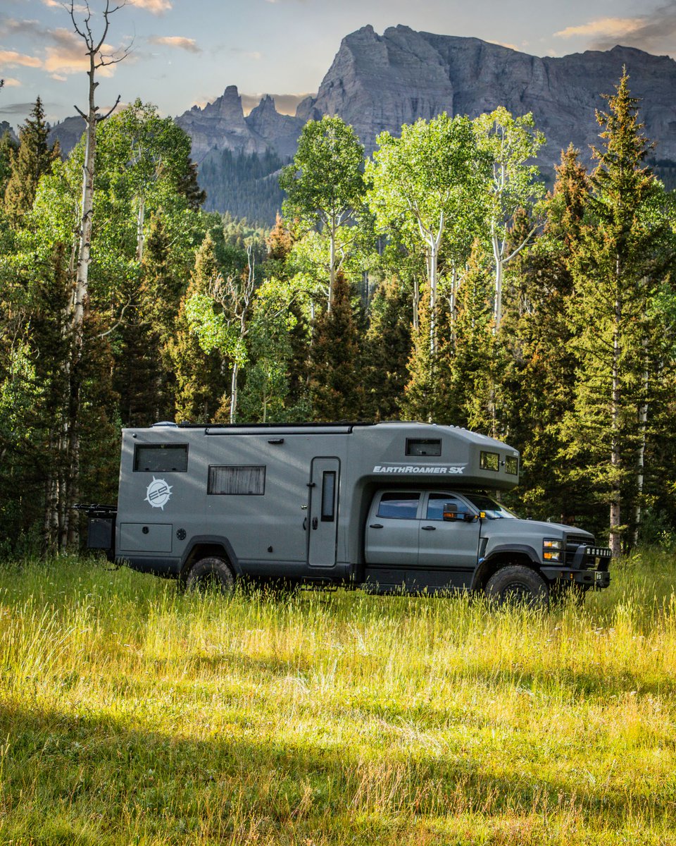 When the middle of nowhere becomes the center of everything. The SX transforms travel—full systems, freedom, and intentional moments that turn landscapes into experiences. Travel isn't just about places, but how they make you feel. 
 #earthroamer #overlanding #vanlife