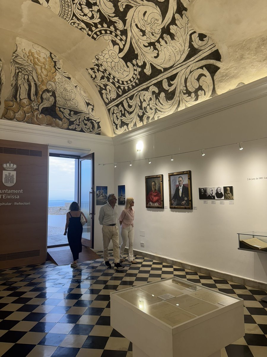 BibliotecaEivis's tweet photo. Visirau l’exposició sobre el monument als #corsaris al #Refectori. Enguany fa 110 anys. Dilluns-divendres: 9-14.30 h. Dissabtes: 11-13.30 h @ajeivissa @TrigueroIbiza @CarmenDA_ @FannyTurRiera @EivissaCultura @eivissacultura1 #cultura #història #patrimoni #monuments #Eivissa https://t.co/sAjgZXOGoF