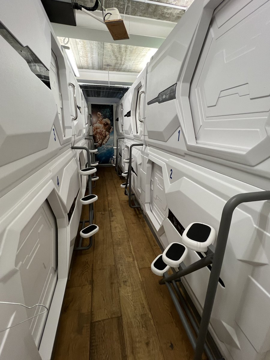 Just arrived in LONDON for the <a href="/sxsw/">SXSW</a> for a <a href="/BEACON_belgium/">Beacon Events</a> mission to meet new potential partners for a next BE@CON project.
And the occasion to test new way of lodging. #space #hotel to work on a #starcitizen event ! 😅🫣😱🚀🛰️ #awex #WBI #belgium #wallonia