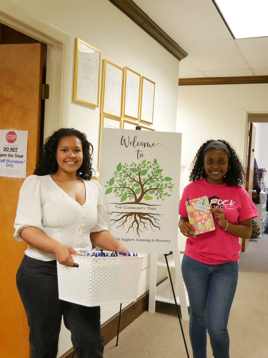 NewviewsConnect's tweet photo. May was Mental Health Awareness Month! 

We did our part in uplifting those in need by donating over 50 journals to The Giving Tree, a nonprofit ran by WHO Counseling Services📚!!

Take care of yourself🩵💙!! https://t.co/eCbSkFP8Pu