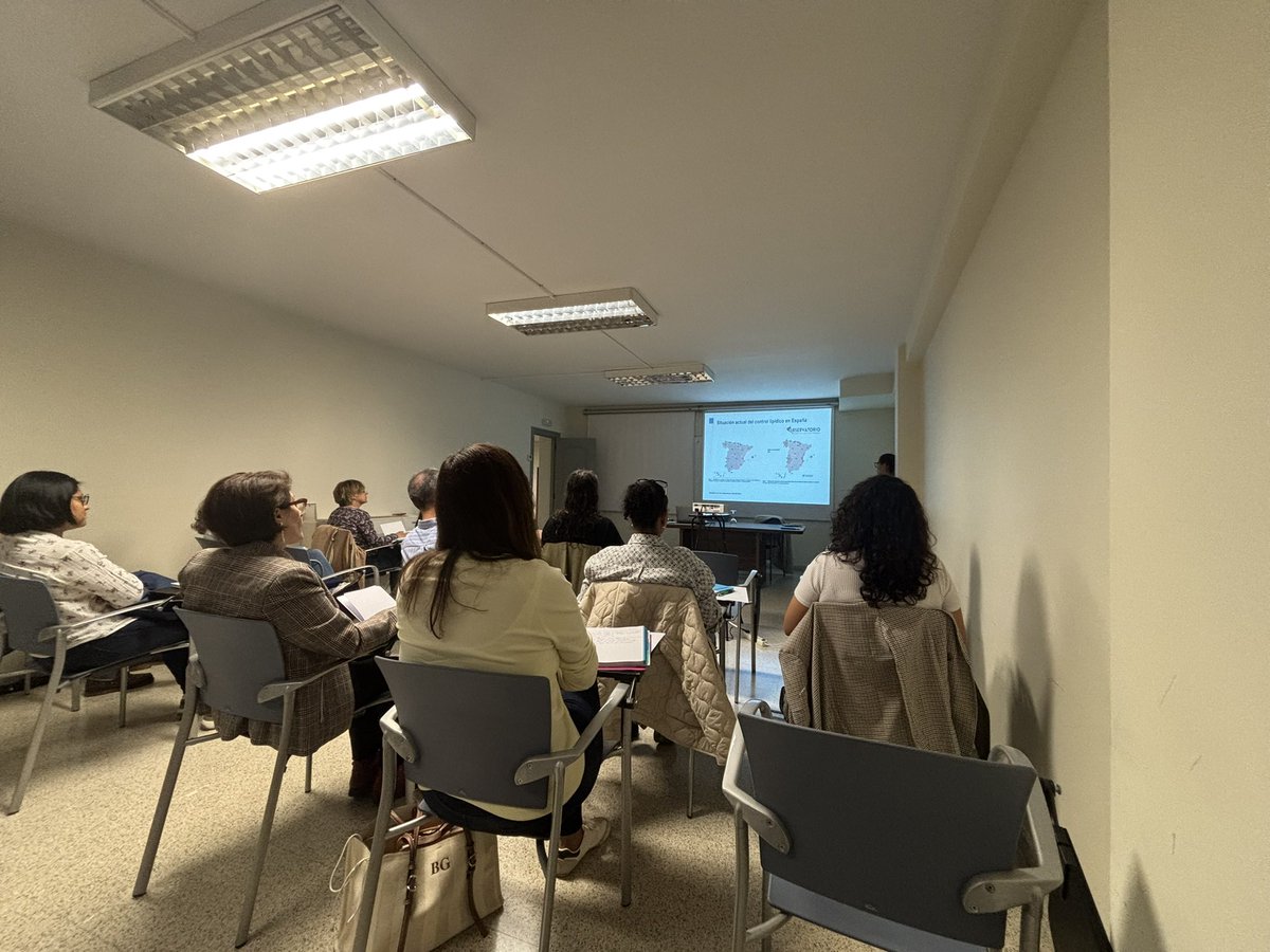 SRHTA-RV (@srhtarv) on Twitter photo La cardióloga Beatriz Moreno hablando del control lipídico en la píldora de RCV de la SRHTA y RV en el <a href="/MedicosRioja/">Colegio Oficial de Médicos de La Rioja</a> desarrollando el proyecto CLEAR-AP de colaboración entre AP Y cardiología
Conseguir una reducción exhaustiva del C-LDL es fundamental La cardióloga Beatriz Moreno hablando del control lipídico en la píldora de RCV de la SRHTA y RV en el <a href="/MedicosRioja/">Colegio Oficial de Médicos de La Rioja</a> desarrollando el proyecto CLEAR-AP de colaboración entre AP Y cardiología
Conseguir una reducción exhaustiva del C-LDL es fundamental