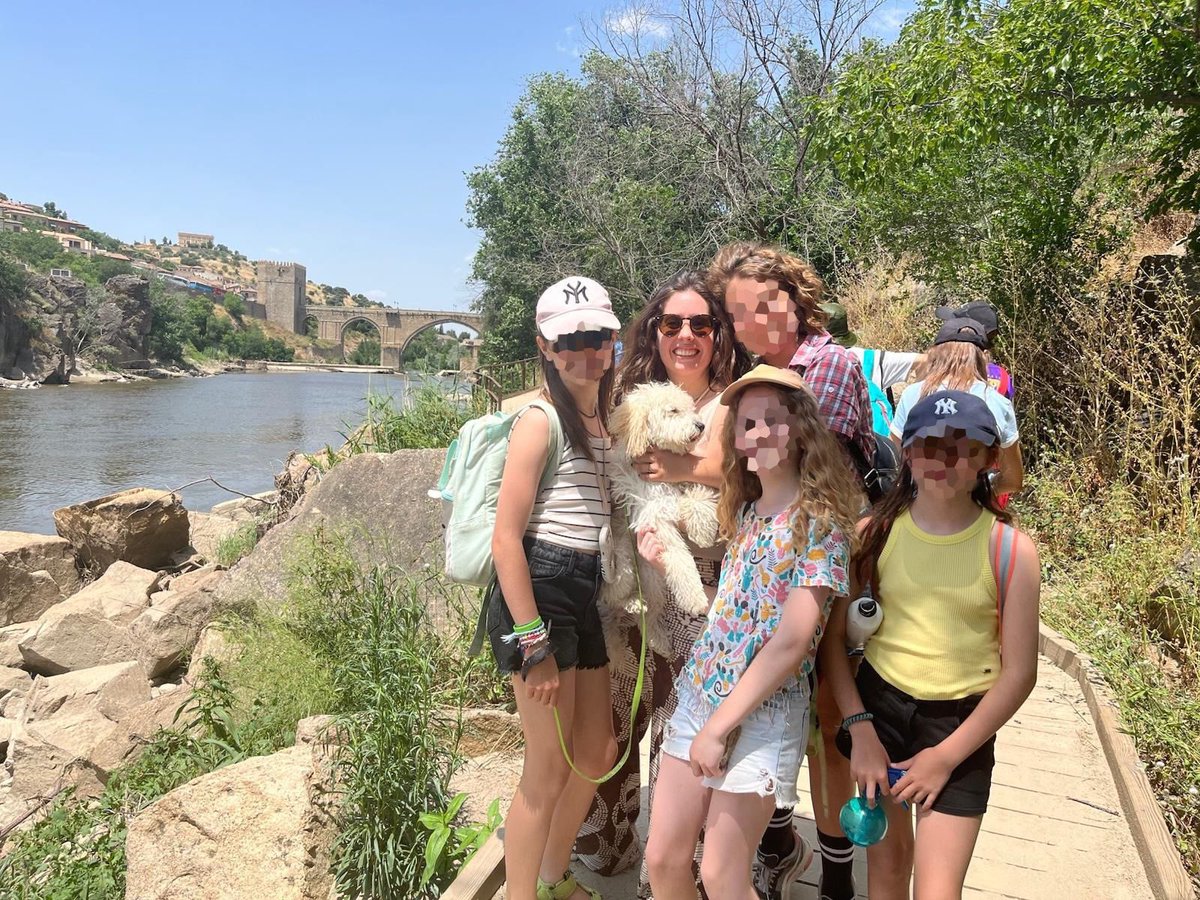 El alumnado de 6º pasó ayer un bonito y emotivo día conociendo la ciudad de Toledo, Spain. 

Conocieron historia, flora y fauna de la ciudad mediante teatralizacion de leyendas, juegos, un bingo y un paseo por la senda ecológica y la “playa”. #LaPalomaCEIP