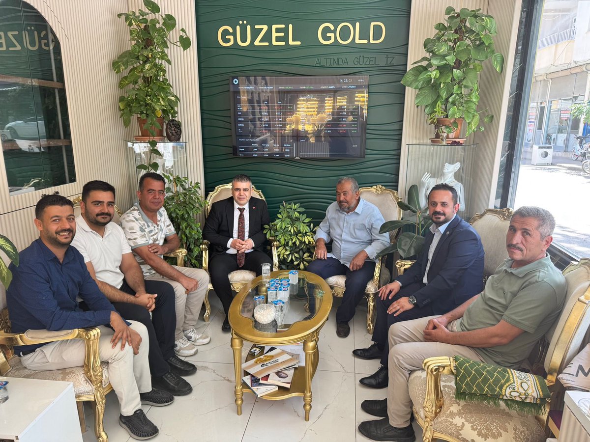 Kahta Memur-Sen önceki dönem ilçe Temsilcimiz Nevzat Adıgüzel ve abisi Hacı İbrahim Güzel dayılarıma Sağlık-Sen Adıyaman Şube Başkanımız Yakub Çelik ve Yönetim Kurulu üyelerimiz ile birlikte işyerinde ziyaret ettik.

Misafirperverliği ve hoş sohbeti için kıymetli Dayılarıma