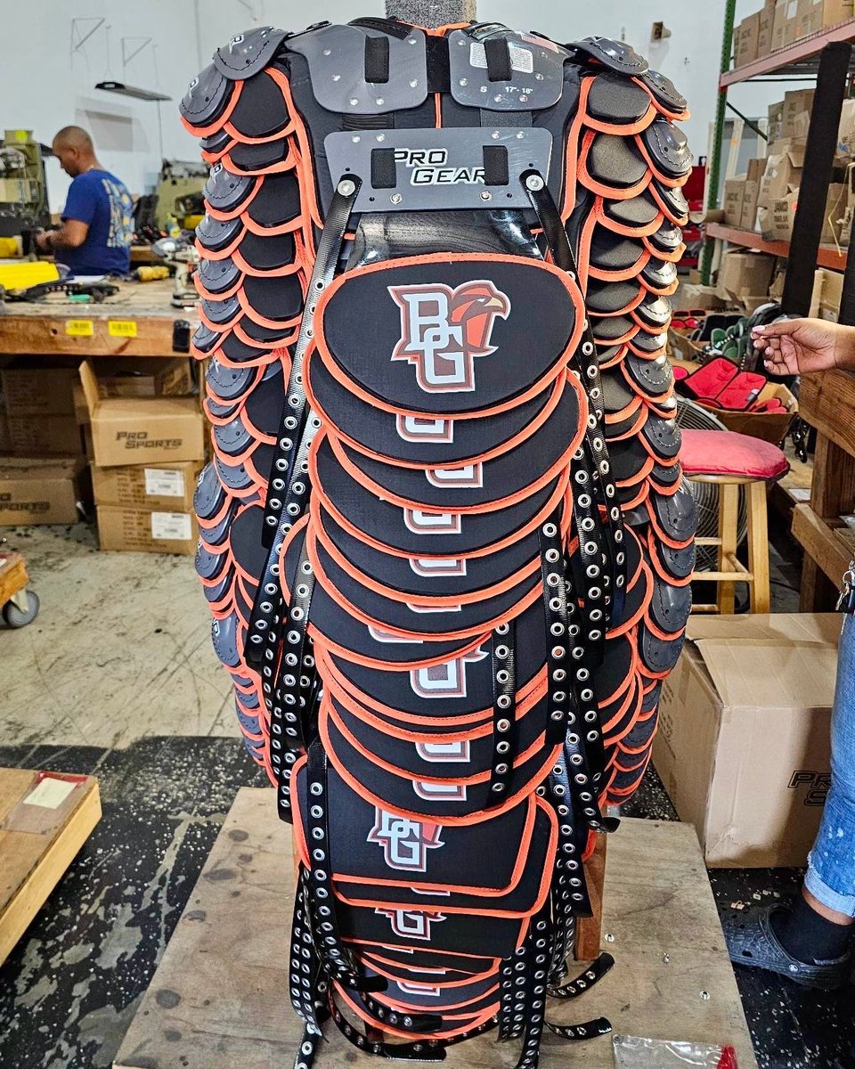 ProSportsPads (@prosports_pads) on Twitter photo This stack of custom #ShoulderPads is heading to <a href="/BG_Football/">BGSU Football</a>!π π€
Chris Pugliese at <a href="/schuttsports/">Schutt Sports</a> worked with Jake Warnke from the Falcon's #EquipmentCrew to make it happen!
<a href="/Warnke_Jake/">Jake Warnke</a>
<a href="/Schutt_Pugliese/">Christopher Pugliese</a>
<a href="/ProGearFB/">Pro Gear Sports</a>
#KnowTheLogo #CollegeFootball #FootballEquipment #BackPlates This stack of custom #ShoulderPads is heading to <a href="/BG_Football/">BGSU Football</a>!π π€
Chris Pugliese at <a href="/schuttsports/">Schutt Sports</a> worked with Jake Warnke from the Falcon's #EquipmentCrew to make it happen!
<a href="/Warnke_Jake/">Jake Warnke</a>
<a href="/Schutt_Pugliese/">Christopher Pugliese</a>
<a href="/ProGearFB/">Pro Gear Sports</a>
#KnowTheLogo #CollegeFootball #FootballEquipment #BackPlates