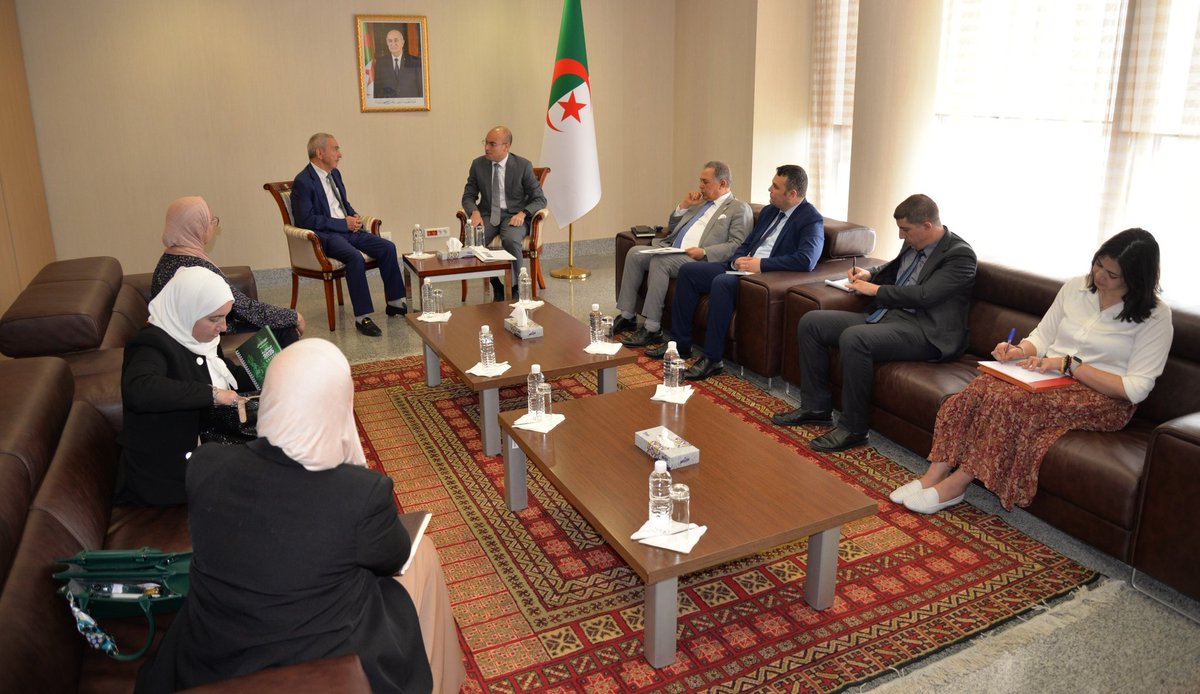 وزارة الشؤون الخارجية| MFA-Algeria (@algeria_mfa) on Twitter photo استقبل كاتب الدولة لدى وزير الشؤون الخارجية المكلف بالجالية الوطنية بالخارج، السيد <a href="/SECCNE_Chaib/">Sofiane Chaib | سفيان شايب</a> رئيس المجلس الأعلى للغة العربية، البروفيسور صالح بلعيد.
سمح اللقاء بمناقشة السبل الكفيلة بترقية وتعليم اللغة العربية لدى أفراد الجالية الوطنية بالخارج، وعلى وجه الخصوص فئة الأطفال⬇️ استقبل كاتب الدولة لدى وزير الشؤون الخارجية المكلف بالجالية الوطنية بالخارج، السيد <a href="/SECCNE_Chaib/">Sofiane Chaib | سفيان شايب</a> رئيس المجلس الأعلى للغة العربية، البروفيسور صالح بلعيد.
سمح اللقاء بمناقشة السبل الكفيلة بترقية وتعليم اللغة العربية لدى أفراد الجالية الوطنية بالخارج، وعلى وجه الخصوص فئة الأطفال⬇️