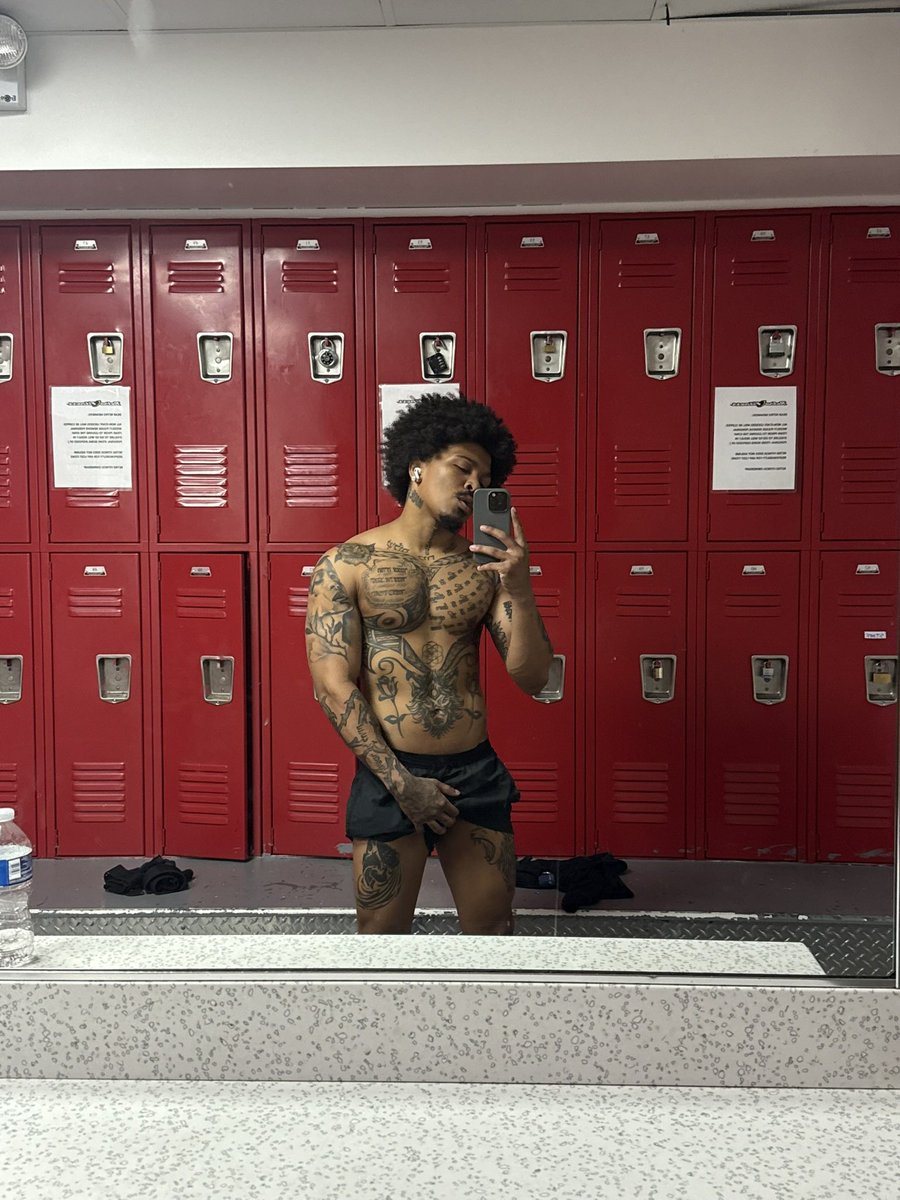 Need yall to go send me some votes and donation to be featured on InkedMag while i work on this body for the feature i KNOWW im gonna win 😏💯 thanks to yall 🫶🏽 ⬇️
originals.inkedmag.com/2025/luis-santa
Lets Get me to #1 spot!! i love yall 🫶🏽