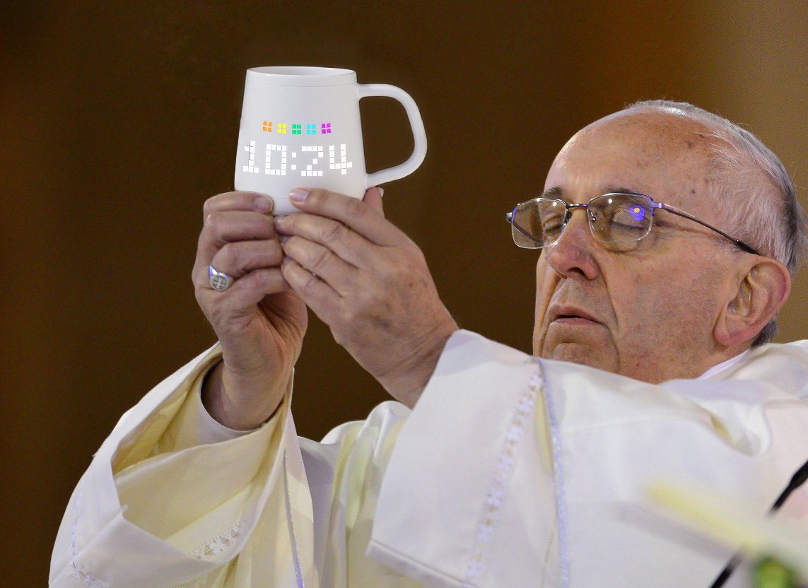 UNIVOICE_'s tweet image. When you finally open the box…
 📦 and it’s the Pixel Mug.
 Instant devotion 🛐
 #UnboxTherapy #PixelMug