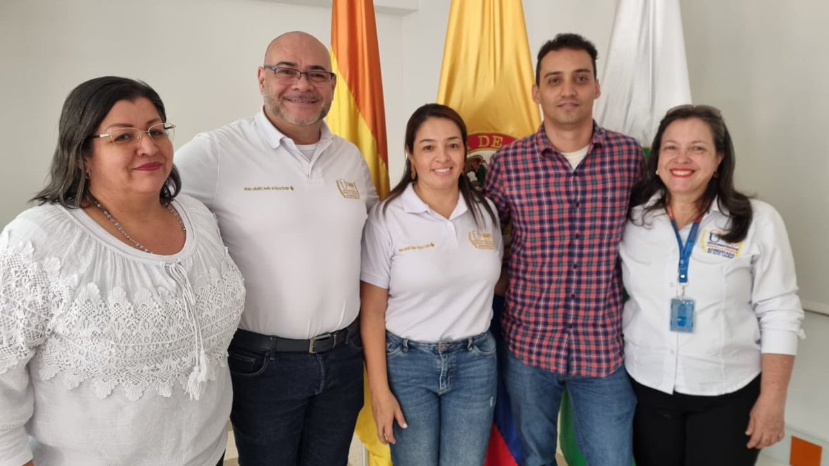 ANDREAeFLORIAN's tweet photo. @ElOIRdelaRegion @nmmorenol @julialbaangelo @LidaMaritzaSua1 @ArgoteSimanca @RedDocentesUNAD @RedIBm254460 @RedestUNAD La IE Javiera Londoño en Medellín #ZOCC hoy está de celebración, líderes estudiantiles que le apuestan a la transformación de sus comunidades y realizaron la PSSE obligatorio con el #ModeloSISSU. Crean conciencia y reconocen el valor de sus formación como agente de cambio. https://t.co/07isTi3Js5