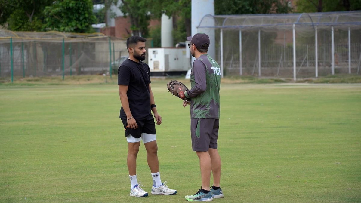 CoachHesson's tweet image. Enjoyed the training session today at the NCA. Important opportunity for our coaching team to get to know some of the wider squad and of course the players getting to know us too. #PakistanCricket
