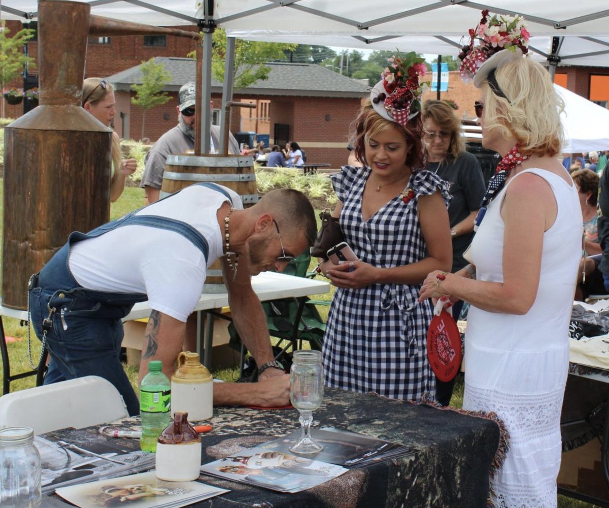 Visit NC Small Towns tweet media