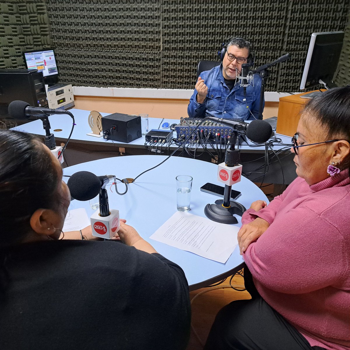 Dsocial_II's tweet image. ¡Atención! Las funcionarias de la Seremi de Desarrollo Social y Familia, Alejandra Espinoza y Roxana Rodríguez, ya están difundiendo la cuarta Plaza Ciudadana, programada para el jueves 12, a las 16 horas, en Matta 2112.
@MinDesarrollo
@DPRAntofagasta
@VoceriaAntofa
#Antofagasta