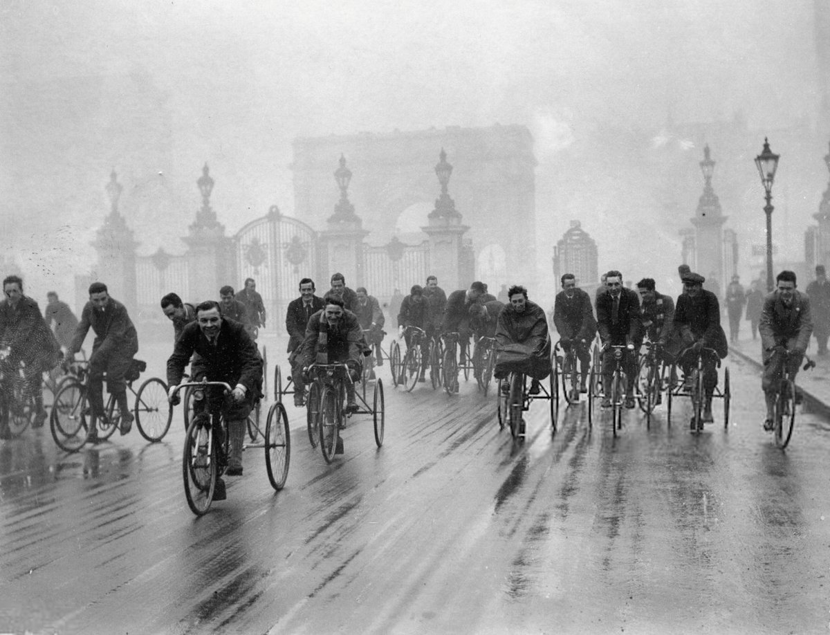 The start of the tricycle race, from Marble Arch, London to Gelnbrook, Buckinghamshire
England
1930s