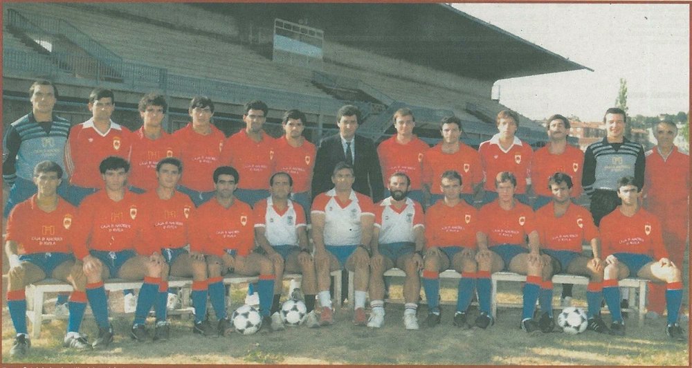 #Futbol
😢Fallece José Antonio Tejedor, el entrenador que llevó al Real Ávila por primera vez a Segunda División B
⚽️El vallisoletano llegó en 1986, logrando el ascenso en su primera temporada 🪶Uno de los nombres propios de la historia encarnada
diariodeavila.es/noticia/z5f9fe…
#Ávila
