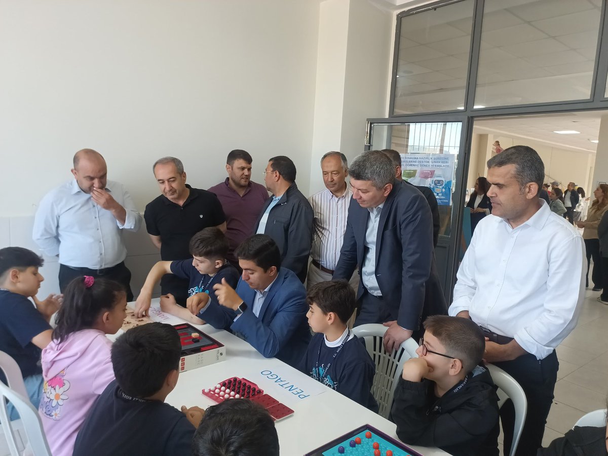 TC_ANDIRIN's tweet photo. İlçemizde okullarımızın yıl boyunca yapmış olduğu etkinliklerden seçilerek gerçekleştirilen “Yılsonu Sosyal Kulüpler Festivali” İlçe Milli eğitim tarafından düzenlenen etkinliğe katılım sağlayan tüm okullarımızın idareci, öğretmen ve öğrencilerini kutluyoruz. https://t.co/vNMNHRaFxd