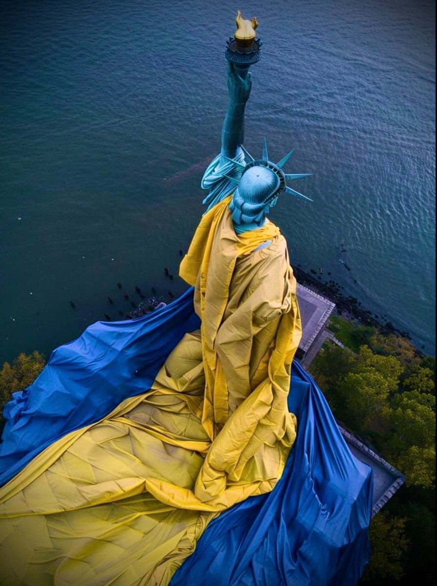 raekei04's tweet photo. @EuromaidanPR Americans are with you!! https://t.co/QoqnaVK3Hu