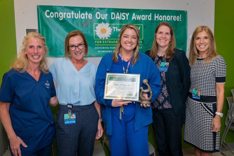 🌟 Congrats to Kelsey Flaherty, JHH’s March #DAISYAwardWinner! 🌟

Kelsey, a CCU lead nurse, went above &amp; beyond—stepping in unassigned, guiding her team with a new device, &amp; staying 2 hrs past shift to ensure safe patient care. True nursing leadership, compassion, &amp; #teamwork!