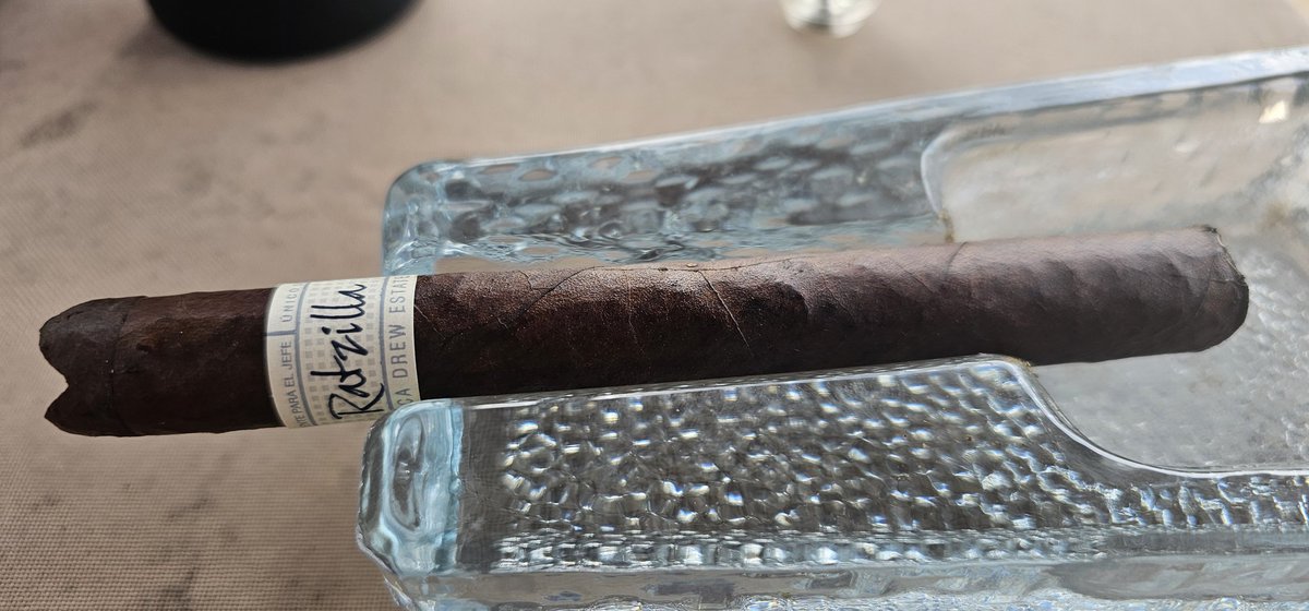 Taking a break between work and a Metallica show this evening to enjoy a lil RatZilla. Cheers all🍻🍻