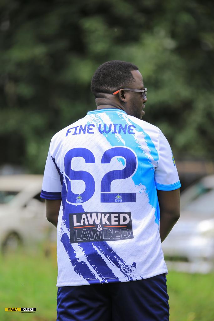 ScSuici's tweet image. We have never gone wrong on kit designs. Look at this elegance.
Btw you can order for your own. Inbox or get in touch with Andrew epenu